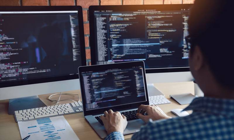 数据科学选型：R与Python如何赋能山东网站建设？